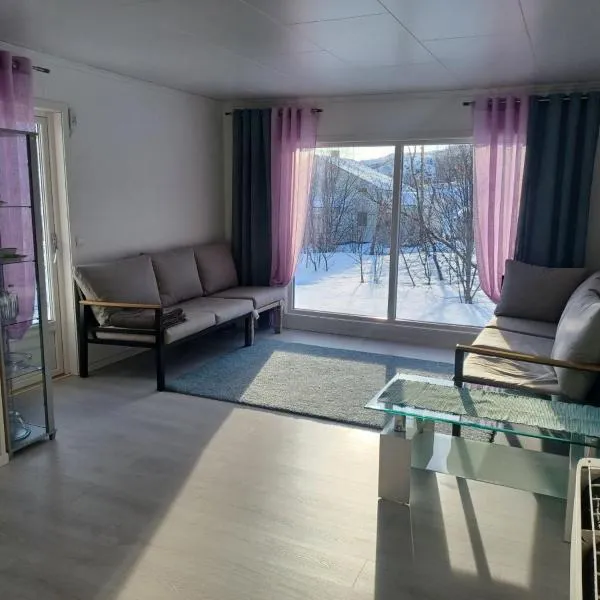 Great Guest House Natalie's, ξενοδοχείο σε Skjervøy