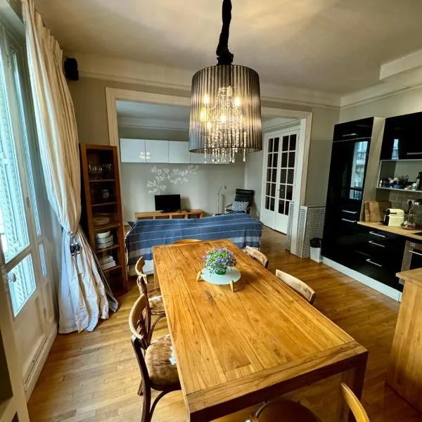 Appartement de 2 chambres au cœur de Paris, hotel i Paris