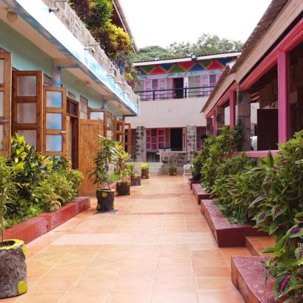 Miryams Village Inn Safari Lodge, hotel en Sultan Hamud