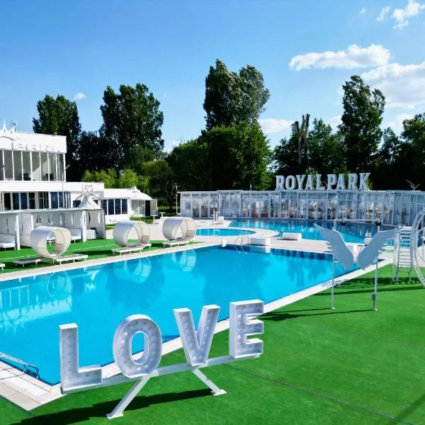 ROYAL PARK Complex, hotelli kohteessa Bascov