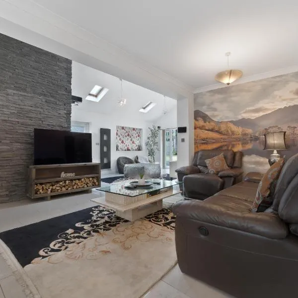 3 Bedroom Bungalow Sunningdale Lodge Ascot Races, hotel v destinaci Sunningdale