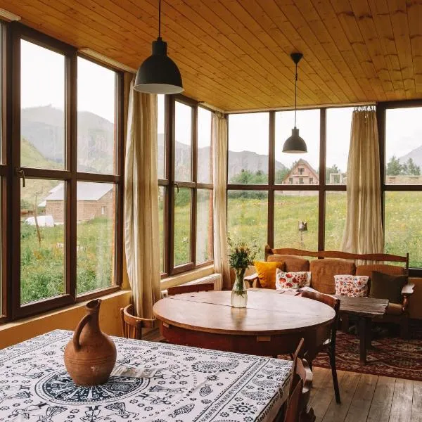 Arte in Kazbegi, hotel in Stepantsminda