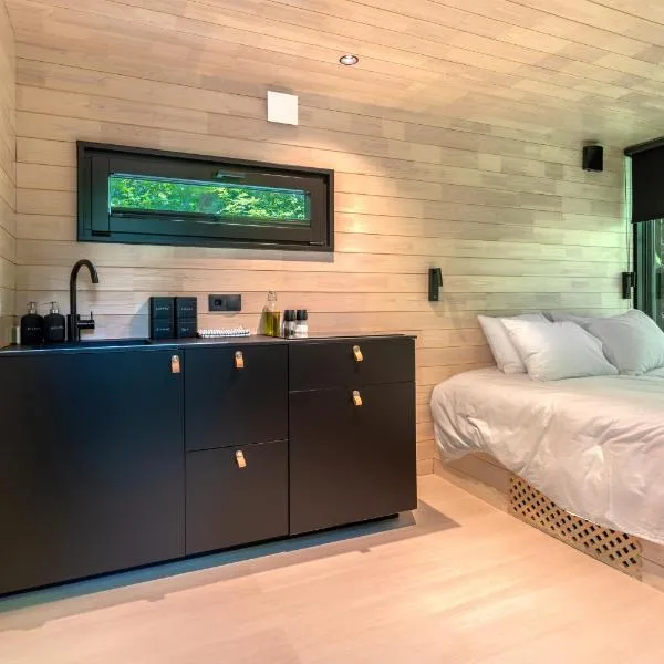 Chic Sauna Cabin Near the Sea - SULIN Cabin Nº03, hotel in Tsitre