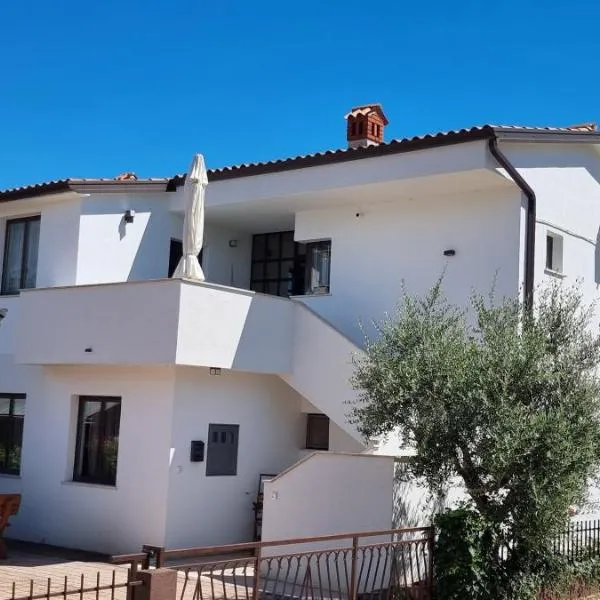 Apartments Noa, hotel in Umag