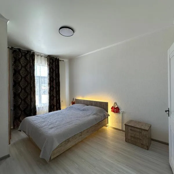 Raduga West 'Coco' Apartment, hotel Koshkolʼ városában