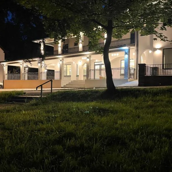 Pensiune Restaurant Perla: Sîngeorz-Băi şehrinde bir otel