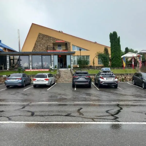 Restaurant Cazare Vi La Maria, hotel in Baia de Fier