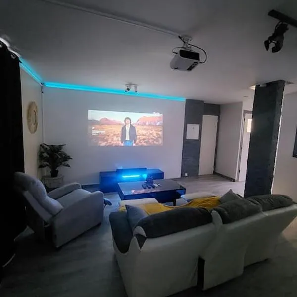 Cinéma room 2 chambres séparées, hotel sa Morlaix