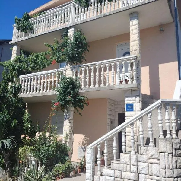 Apartment Franjo, hotel in Kaštela