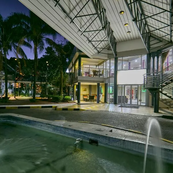 Cresta Thapama Hotel, hotel in Francistown