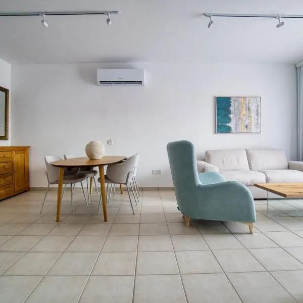 Limnaria Gardens B 103, готель у Пафосі