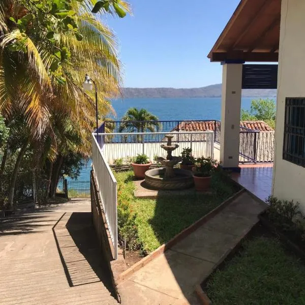 Villa La Giralda - Lakefront - Pool - Relaxation Haven, hotel en La Laguna