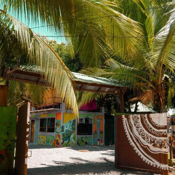 Flutterby House Hostel, ξενοδοχείο σε Uvita