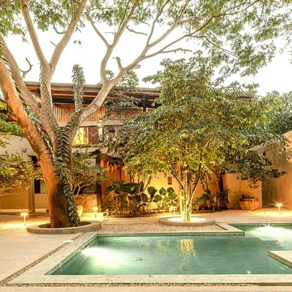 Welcome to Paradise - Luxurious Studio Oasis "Urania" with Pool and Lush Tropical Gardens, hotel in Sayulita