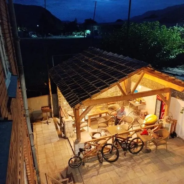 AMBROsador, hotel in Ambrolauri