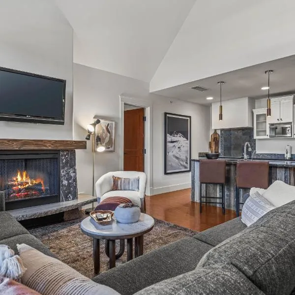 Elevated Penthouse Condo managed by Little Sister Getaways, Hotel in Canmore