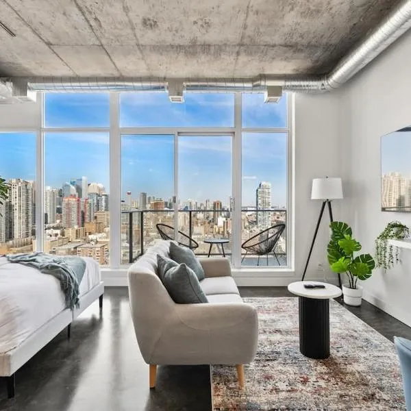 Viesnīca Studio Just Steps from Stampede Park, Luxury Living Kalgari