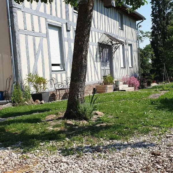 Sous les toits, ξενοδοχείο σε Dosches