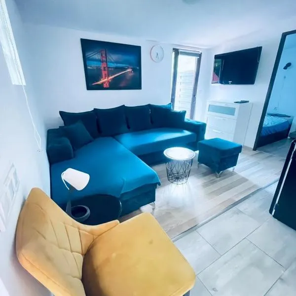 Domek nr.2 nad jeziorem w Puszczy Zielonka, hotel en Kamińsko