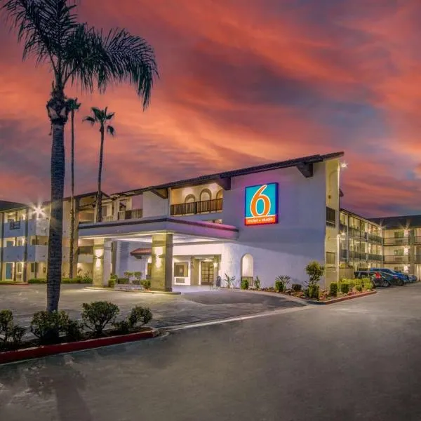 Studio 6 Ontario CA Convention Center Airport, khách sạn ở Ontario
