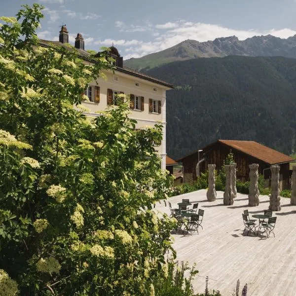 Villa Carisch, hotel v destinaci Reams