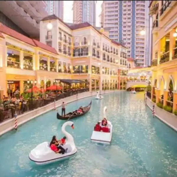 Bell Place at Venice Luxury Mckinley Hill, hotel in Manila