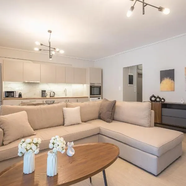 Chic 2BR Apartment with Balcony, hotel en Atenas