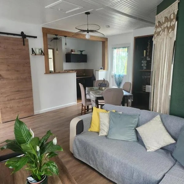 La cabane de megue, hotel in Froidfond