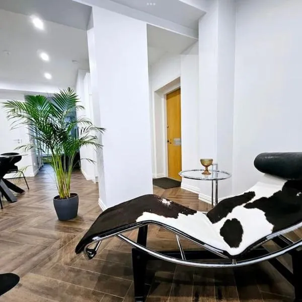 Unique apartment on the prestige address，位于赫尔辛基的酒店