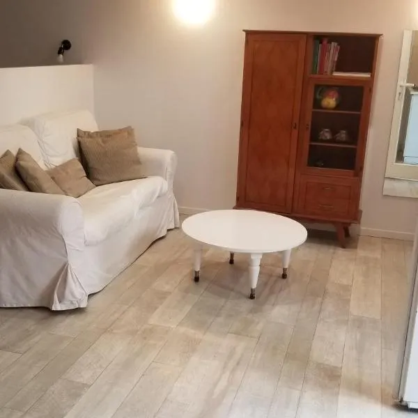 STUDIO indépendant, proche hôpitaux Est, Hotel in Lyon