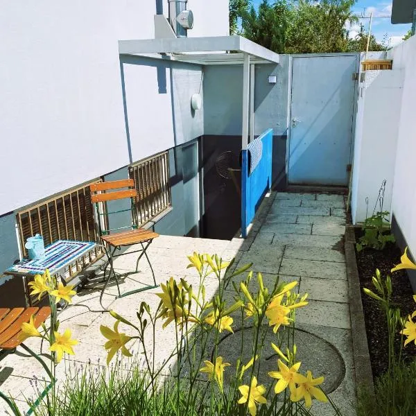 AirB33 Apartment Munich privat with little terrace, hotel en Múnich