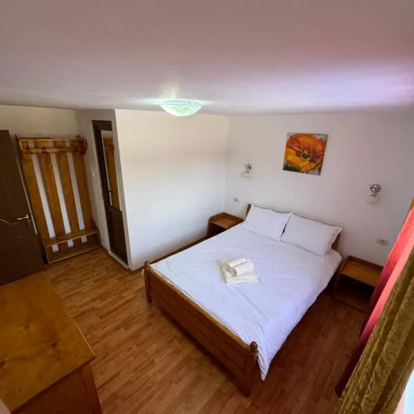 BLIM Restaurant Cazare Sound of Nature, hotel en Baia de Fier