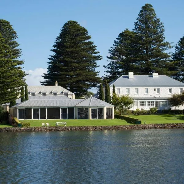 Douglas Riverside、ポート・フェアリーのホテル