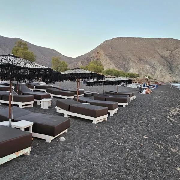 Pleasure Black Beach Perissa Santorini, hotel in Perissa
