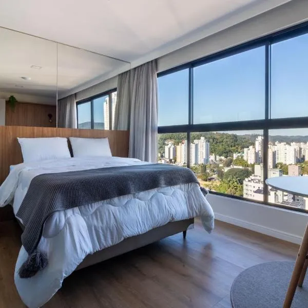 Loft próximo a Vila Germânica e FURB com vaga., hotel v destinaci Blumenau