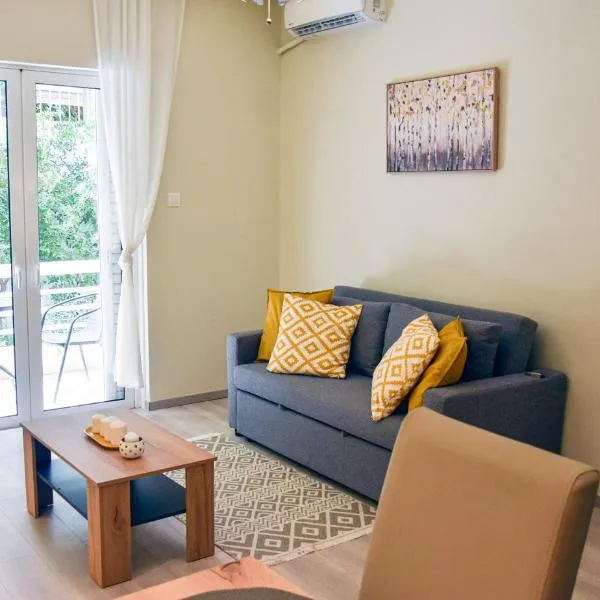 Apartment in Alimos, hotel in Athens