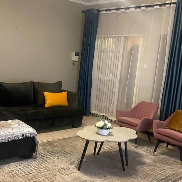 3 or 4 Beds Urban Escape Home, Hotel in Gaborone