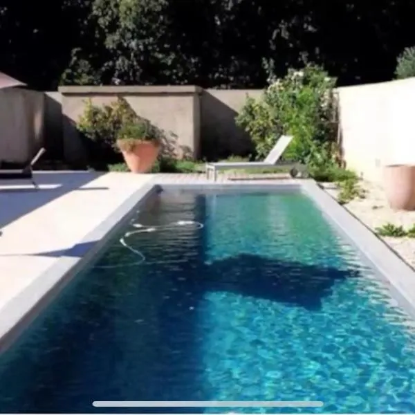 La Maisonnette du Parc - Piscine - Tennis, hôtel à Nîmes