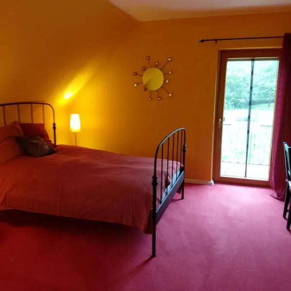 Kemenate Zimmer Gechaichnishof 7born, hotel v destinaci Maring-Noviand