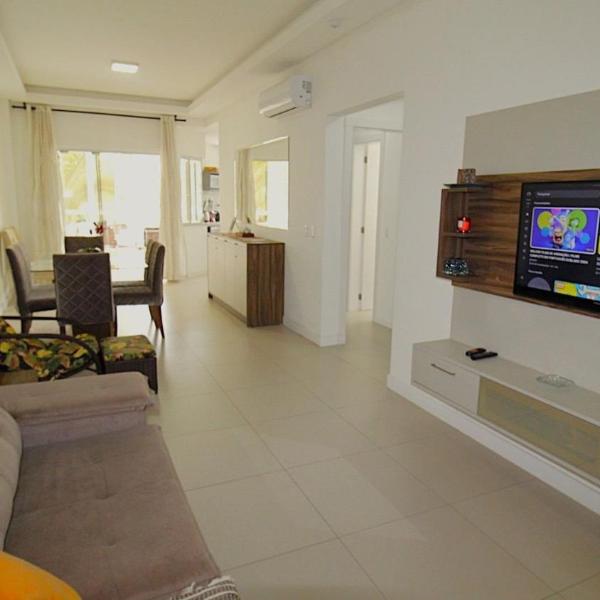 1067 - Apartamento para locação em Bombinhas com 03 suítes