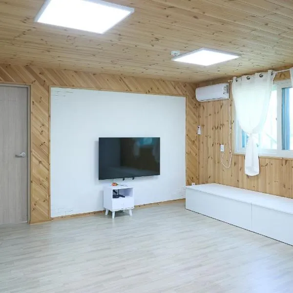 Ronnie Pension, hotel in Taean