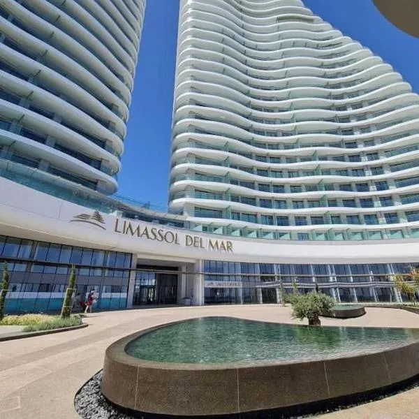 Del Mar 2 Luxe Bedroom 'C' Highrise Residence, hotel in Limassol
