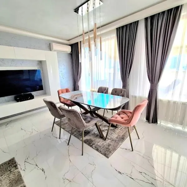 Spacious Prestige Penthouse, hotel en Varna