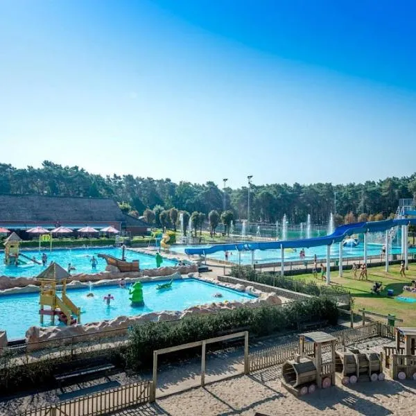 Vakantie-Chalet Camping GOOLDERHEIDE met seizoensgebonden zwembad, hotel in Bocholt