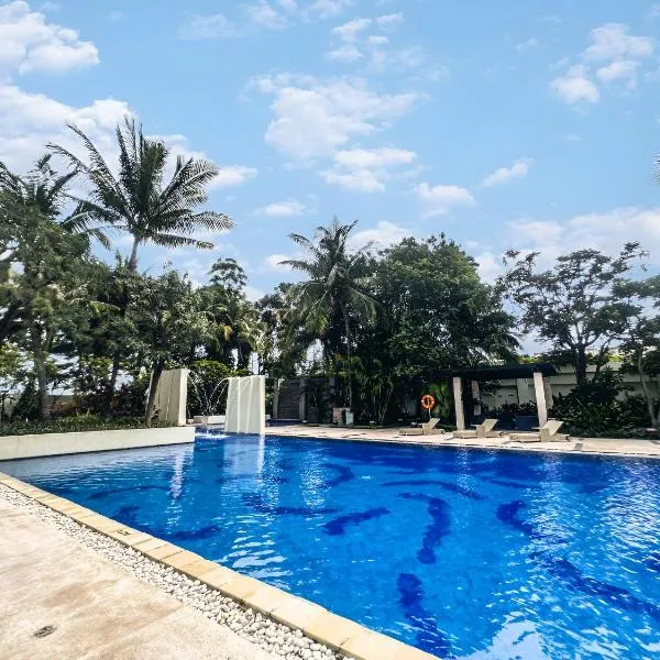 Sophisticated 2BR Surabaya Apartment at Via Tower Ciputra World by Le Ciel Hospitality，位于泗水的酒店
