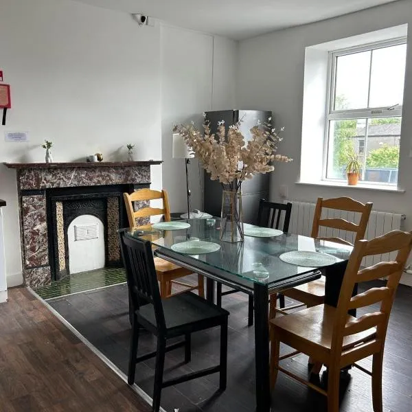 Sarsfields Communities, ξενοδοχείο σε Dolphinʼs Barn