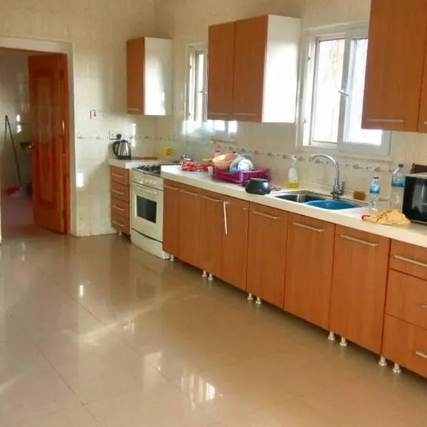 Brufut Heights Apartment, מלון בBrufut