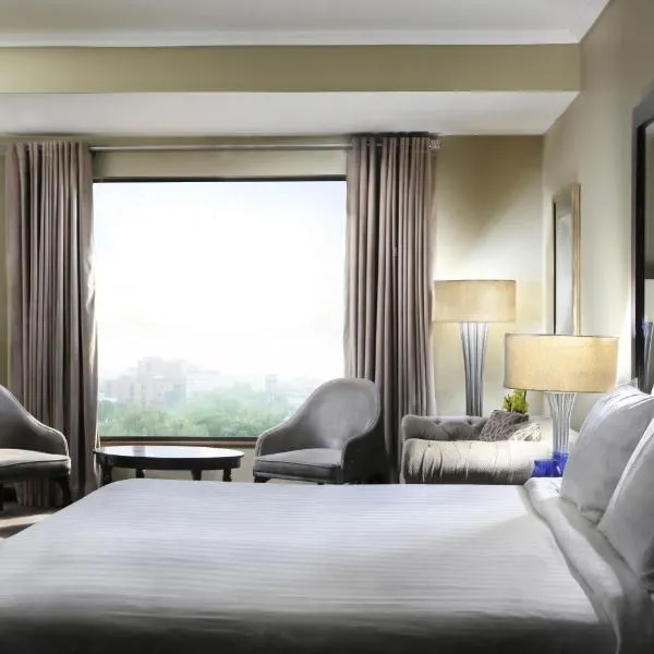 Four Points by Sheraton Lahore, hotel sa Lahore