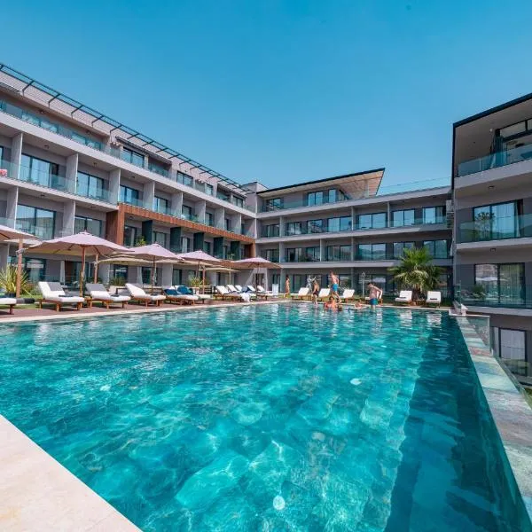 Royal Blue Resort & Residences, hotel v destinaci Tivat