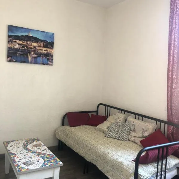 Sylvie's home, In Panier, Vieux Port in Marseille, hôtel à Marseille